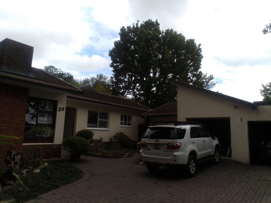 To Let 4 Bedroom Property for Rent in Glen Barrie Western Cape